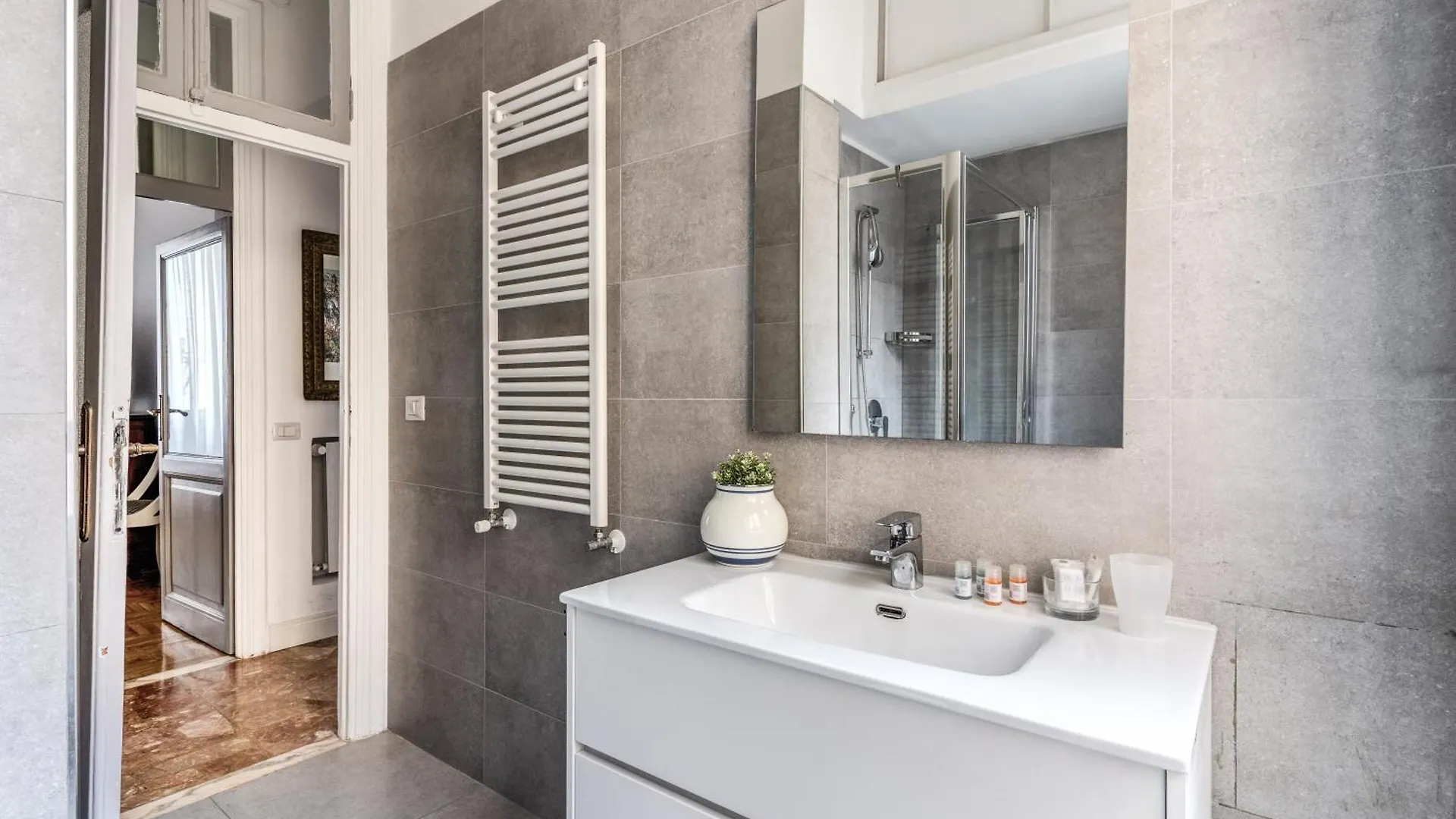 Apartment Lovely Renovated Flat By Vatican Rome